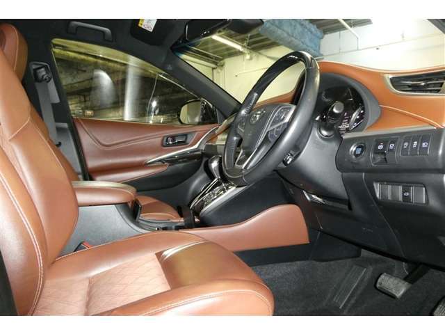 シックな配色のインテリアです☆