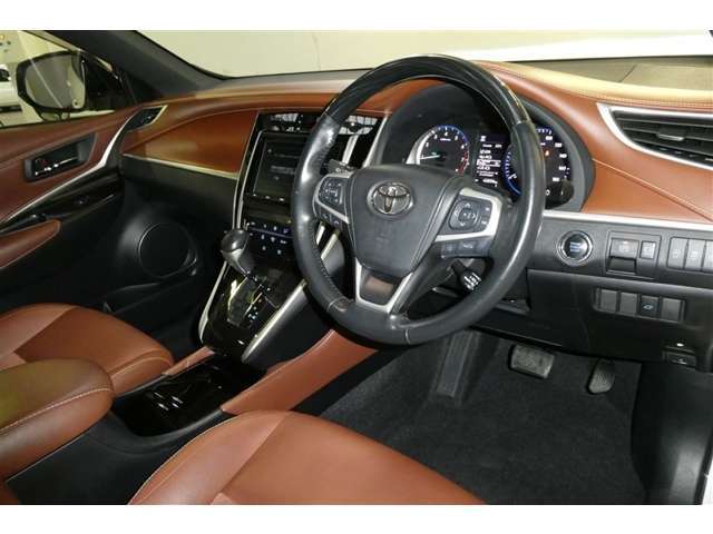 シックな配色のインテリアです☆