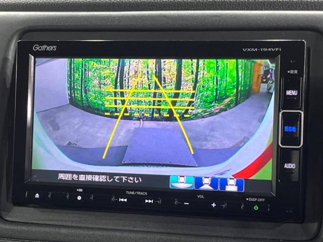 【バックカメラ】駐車時に後方がリアルタイム映像で確認できます。大型商業施設や立体駐車場での駐車時や、夜間のバック時に大活躍！運転スキルに関わらず、今や必須となった装備のひとつです！