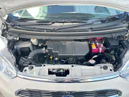 エンジンルームです。エンジン内の汚れも錆(さび)もなく、安心して長く乗れる一台になっております。