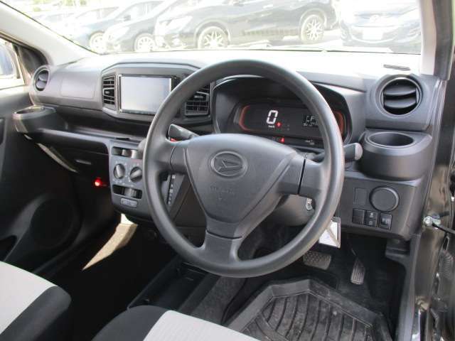 遠方のお客様は陸送にてお車のお届けも可能です。お気軽にお問い合わせください。