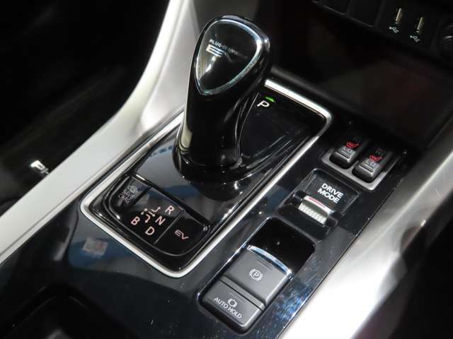 ジョイスティックタイプのセレクターレバーで簡単操作で運転もラクラクできます！