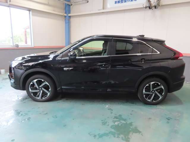 スタイリッシュなクーペフォルムにSUVの機動性をプラス！！ワイドトレッド＆ロングホイールベースで安定した走りを楽しめます！！