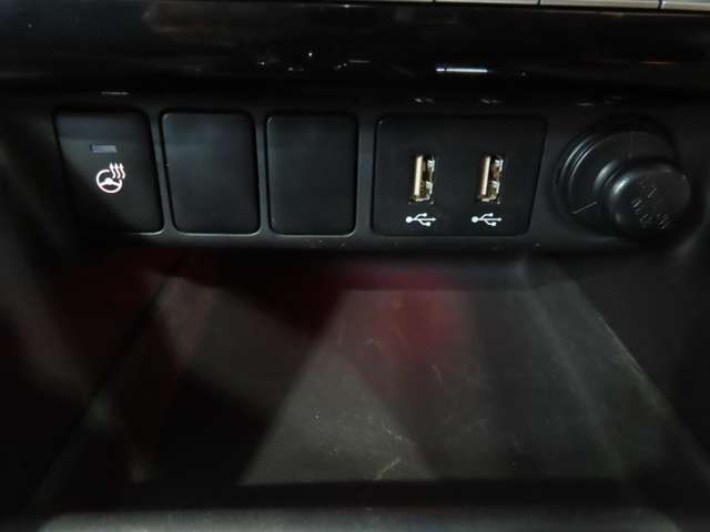 USBポート付き！！