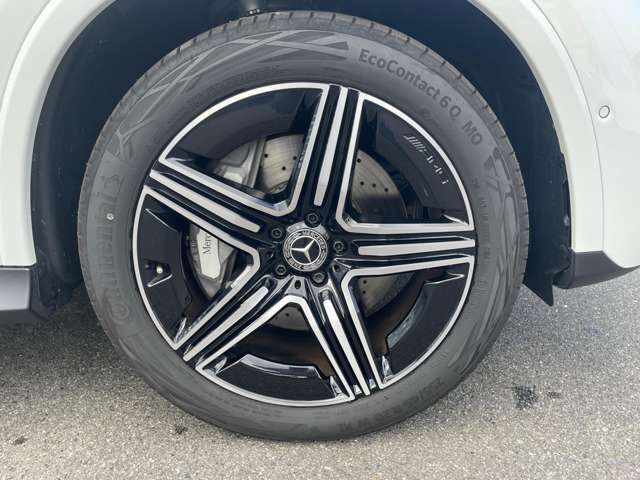 【アルミホイール】20インチのAMG5スポークアルミホイールを装着