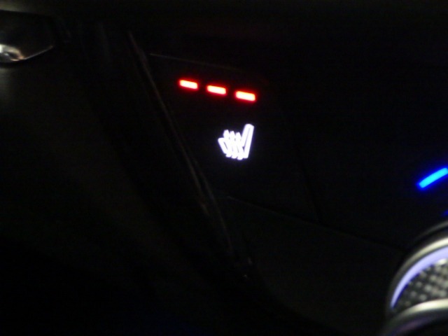 ポッカポカで心地よいシートヒーターも装備されています。真冬でも数十秒で効き始めるので寒さが苦手な方の必需品です☆