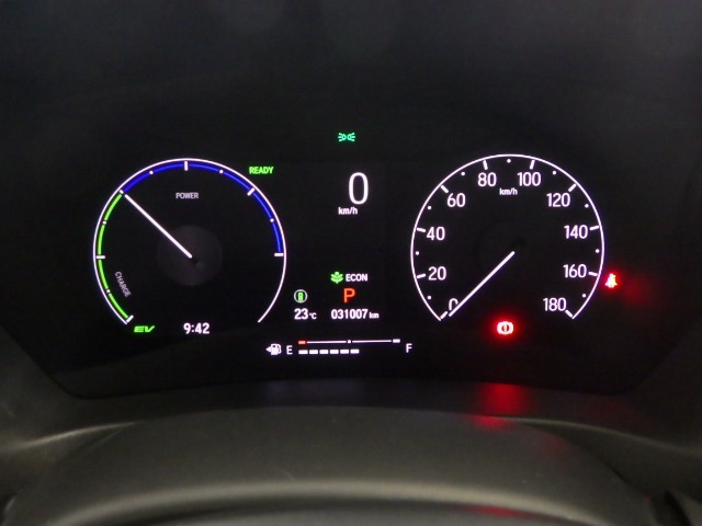 メーターも見易いレイアウトなので安心ドライブをサポートします☆