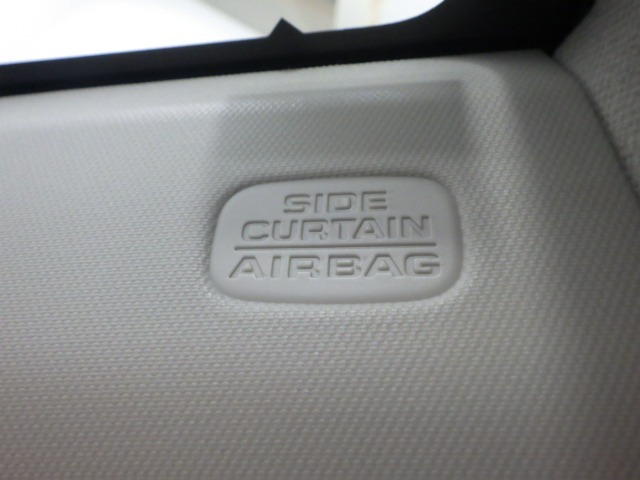 車両側面からの安全性も高めてくれる、安心装備のサイドカーテンエアバックシステムです◎