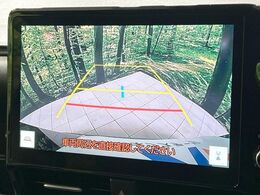 【バックカメラ】駐車時に後方がリアルタイム映像で確認できます。大型商業施設や立体駐車場での駐車時や、夜間のバック時に大活躍！運転スキルに関わらず、今や必須となった装備のひとつです！