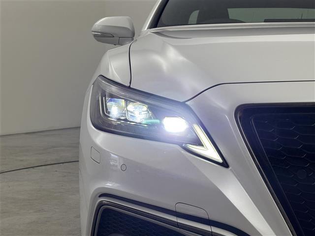 【ライト・ランプ】ワレもなく綺麗な状態なので、悪天候や夜間の走行も視界良好で安心してお乗りいただけます。ヘッドライト・ホイール・フロントガラスなど色々な部分コーティングをご用意しております！