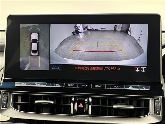 【パノラミックビューモニター】クルマを真上から見下ろした視点で駐車をサポートします！クルマの斜め後ろや真横など、いち早く障害物に気が付くことができます。