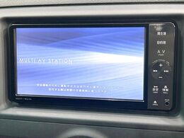 【純正ナビ】人気の純正ナビを装備しております。ナビの使いやすさはもちろん、オーディオ機能も充実！キャンプや旅行はもちろん、通勤や買い物など普段のドライブも楽しくなるはず♪