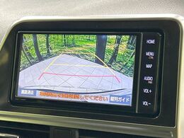 【バックカメラ】駐車時に後方がリアルタイム映像で確認できます。大型商業施設や立体駐車場での駐車時や、夜間のバック時に大活躍！運転スキルに関わらず、今や必須となった装備のひとつです！