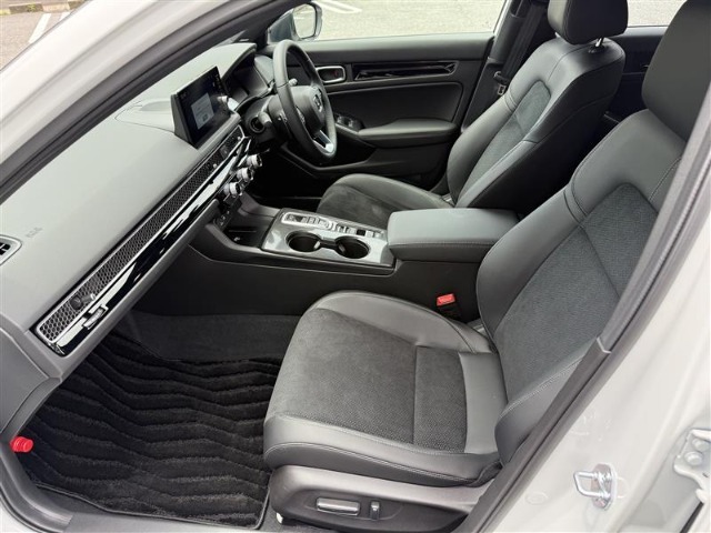 中古車にもボディーコーティング施工できます。一度ボディを磨いてから施工しますので、光沢のある綺麗な状態でお乗りいただけます。お気軽にご相談下さい。