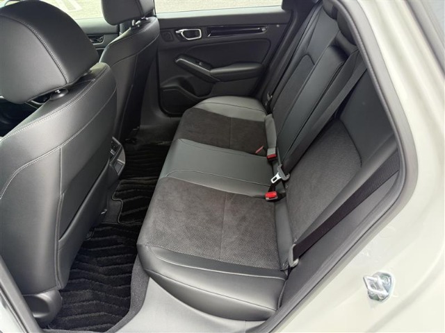 ご納車時には納車点検実施いたします。指定交換部品（エンジンオイル、オイルエレメント、ワイパーゴム等）新品交換致します。その他必要交換部品は点検時交換致します。