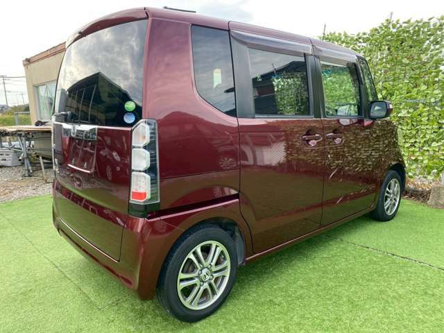 営業時間は10：00～18：00までとなっております。定休日は毎週火曜日です。