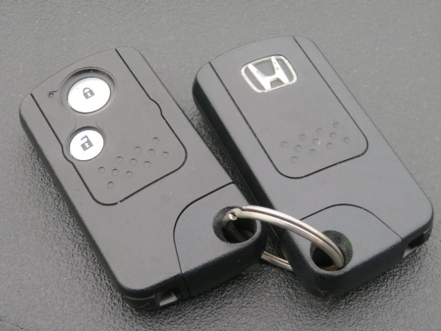 キーを挿さずにエンジンスタート！ホンダスマートキー仕様車です。