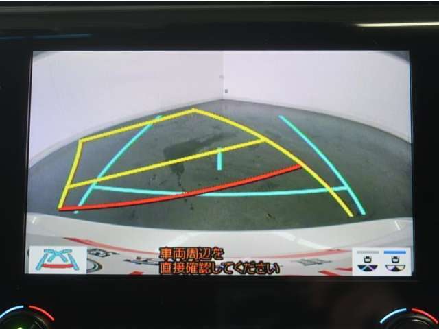 車庫入れなどでバックする際に後方確認ができて便利です。車庫入れが苦手な方もこれで安心ですね！