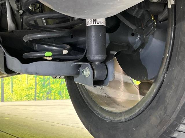 お車を安心してお乗りいただく為には、足回りの定期点検が欠かせません。サービスサポート（有償保証）では無料点検もご提供しており、安心のカーライフをお過ごしいただけるサポート体制が整っています。