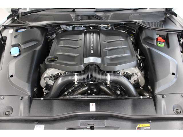【主要諸元】V型6気筒ツインターボ/3，604cc/電子制御8速AT/フルタイム4WD/440ps/61,2kg.m/全長485×全幅195×全高169