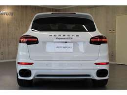【主要諸元】V型6気筒ツインターボ/3，604cc/電子制御8速AT/フルタイム4WD/440ps/61,2kg.m/全長485×全幅195×全高169