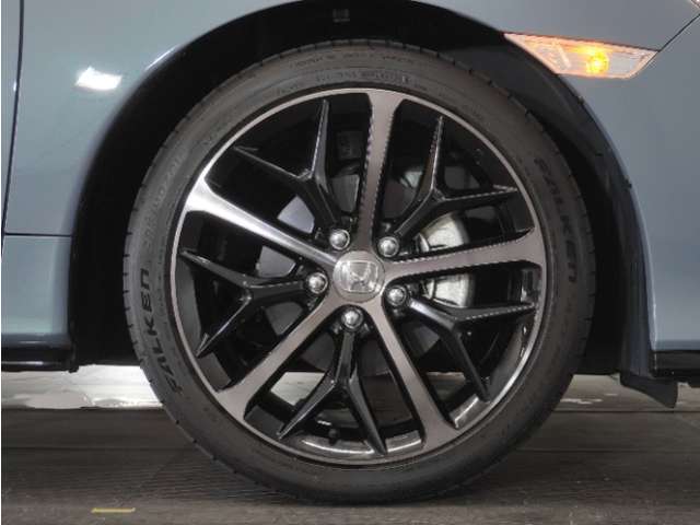 アルミホイール装着車です！これで足元まわりもおしゃれにきまります！
