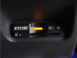 ◆ETC2.0装着◆進化したドライブ体験。料金収受システムだけだったETCが生まれ変わって、高速道路を賢く使うETC2.0に進化しました。多彩な情報サービスが便利で快適なドライブ体験を提供します。