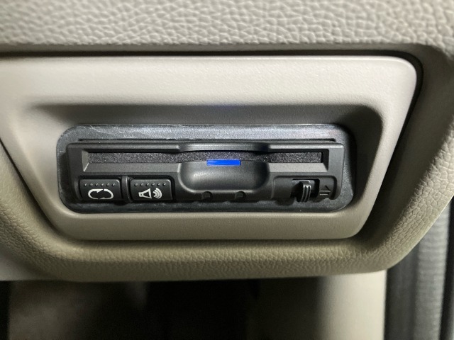 【ETC】便利なETC車載器も装備！高速道路の料金所もスムーズに通過できます。今や必須の装備ですね！お客様用にセットアップをしてのお渡しとなります！