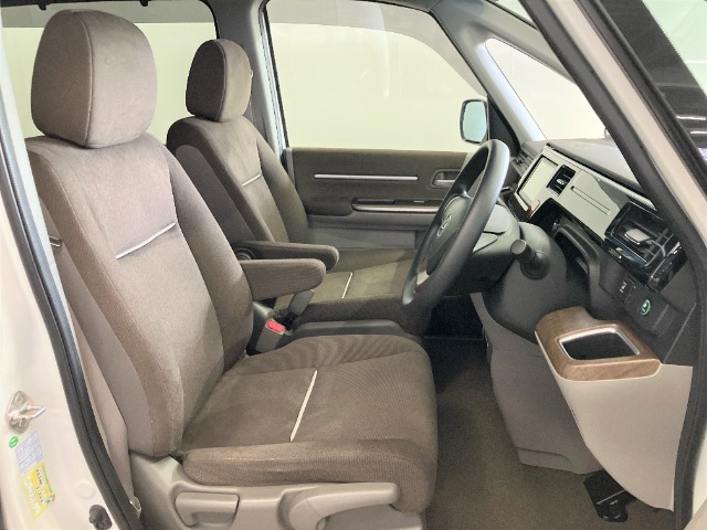 【禁煙表記について】タバコの臭いは感じられませんが、その他車内のニオイに関しては個人の主観となる為、実車確認の際に確認して頂いております。ご了承お願い致します。