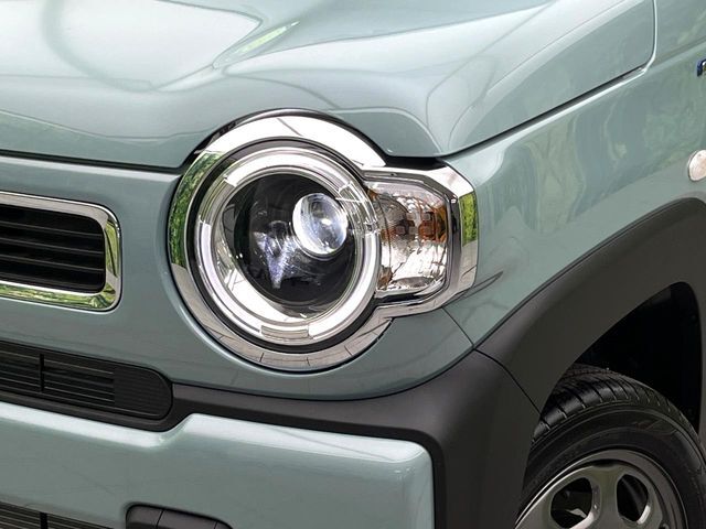 【LEDヘッドライト】悪天候や夜間走行時も良好な視界を確保し安心して運転できる高輝度LEDヘッドライトを装備！点灯速度が早く、消費電力も抑えられています。