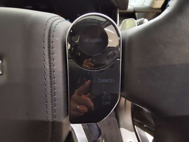【アダプティブクルーズコントロール】前方車両を認識して自動で追従していくアダプティブクルーズコントロールが搭載されております。渋滞時などでも大変便利な機能になります。