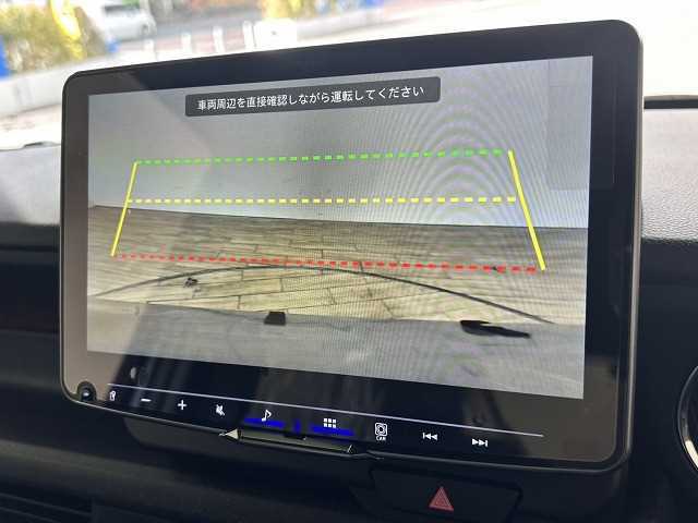 【カラーバックモニター】を装備しております。リアの映像がカラーで映し出されますので日々の駐車や幅寄せなどで安心安全です。