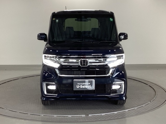 LEDヘッドライトを装備しています。LEDヘッドライトはとても明るく、雨の日や夜間走行も安全・安心です。