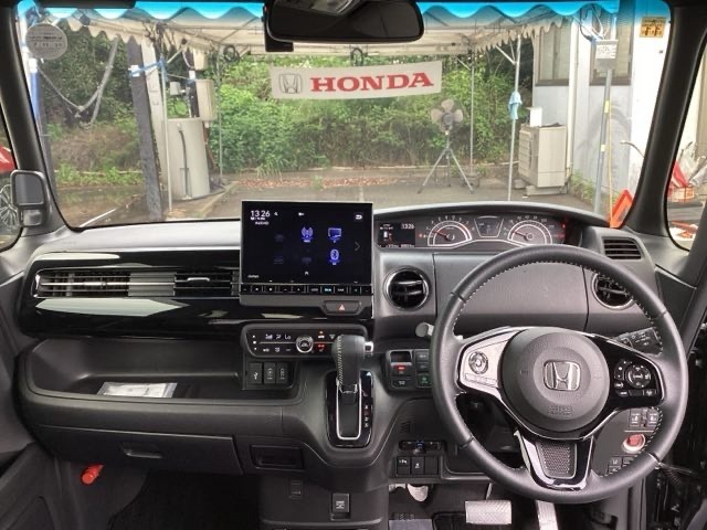 先進の安全運転支援機能【Honda SENSING】を搭載。衝突軽減ブレーキや誤発信抑制機能など様々な機能で安全運転をサポートします。機能一覧はHondaオフィシャルサイトで確認できます。