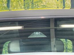 【トヨタセーフティセンス】走行中に前方の車両等を認識し、衝突しそうな時は警報とブレーキで衝突回避と被害軽減をアシスト。より安全にドライブをお楽しみいただけます。