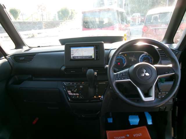 インパネシフトで室内ひろびろ♪オートエアコンも装備でお出かけが3倍楽しくなります♪