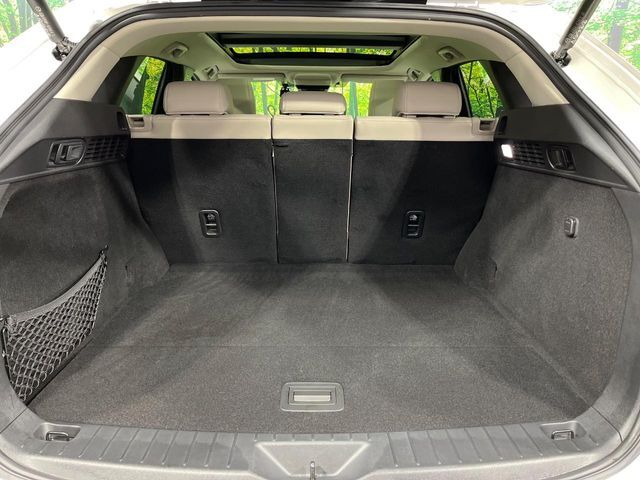 【パワーバックドア】スマートキーや運転席のボタンを押すだけでリアゲートが自動で開閉します！荷物を持っている時や、高い位置にあるバックドアを閉める際に便利な機能です♪