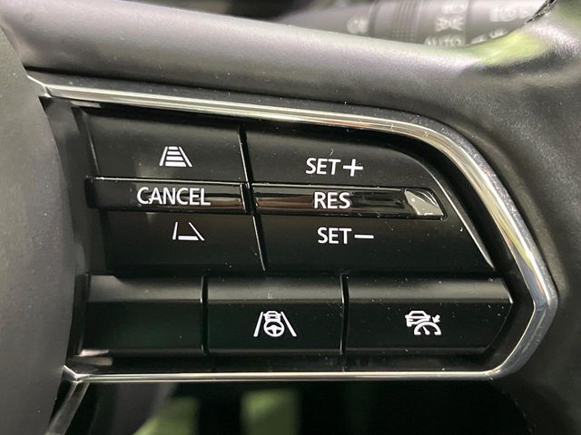 【マツダ・レーダークルーズコントロール】高速道路での長距離走行が楽に！自動で速度を保つクルーズコントロールが、衝突軽減システムと連携し、前方の車両を感知して車間を保つように速度調節してくれます！！