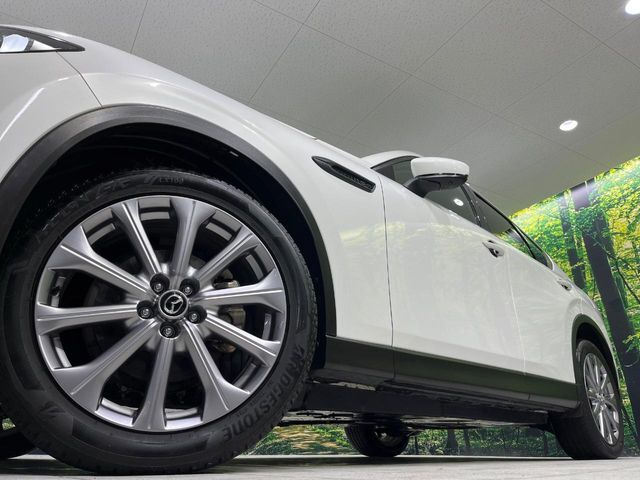 【純正20インチアルミホイール】外観にマッチした純正アルミホイールを装着しております。各種社外アルミホイールや、スタッドレスタイヤも取扱いしております。是非ご相談ください♪