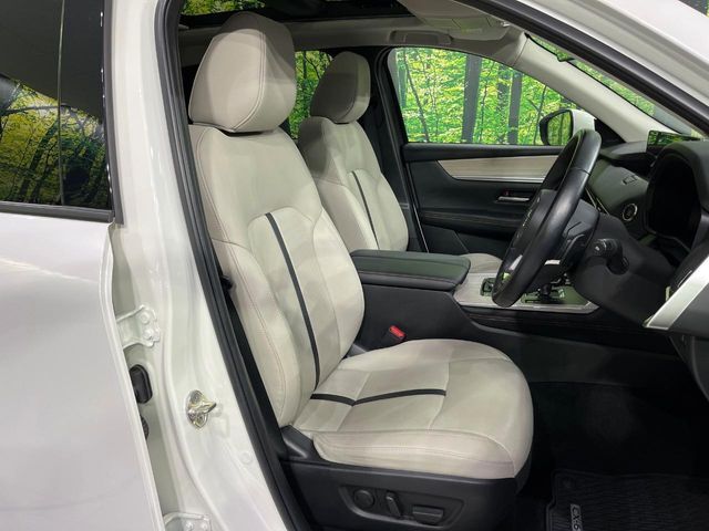 【前席＋後席シートヒーター】寒い日に重宝するシートヒーターを後席にも装備！エアコンより早く温まってくれるので寒がりの人も安心ですね♪エアコンの温風は乾燥するから苦手、という方にもをおすすめです。