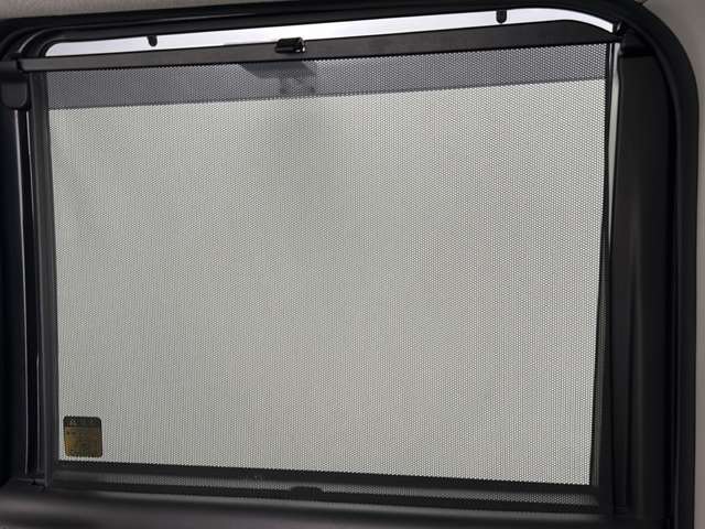 【後部座席操作部】『後部座席周辺の装備』の画像になります。写真の内容に関してご不明点、ご質問等がございましたらお気軽にガリバー店舗までお問い合わせください。