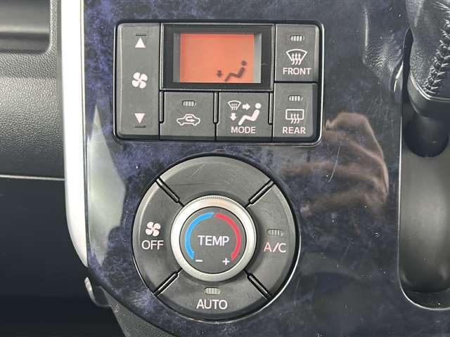 【運転席操作部】『運転席周辺の装備』の画像になります。快適なドライブを楽しむための機能が装備されています！運転席から触れるので使いやすいです！