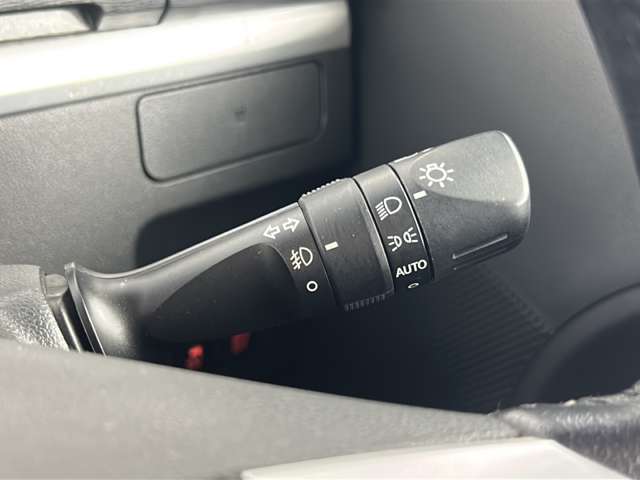 【運転席操作部】『運転席周辺の装備』の画像になります。快適なドライブを楽しむための機能が装備されています！運転席から触れるので使いやすいです！