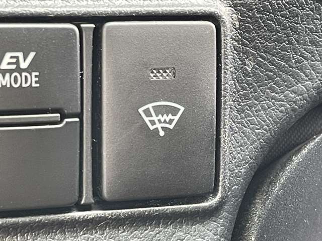 「デアイサー」　ガラスを温めてワイパーとガラスの固着部分を氷解させる機能です♪