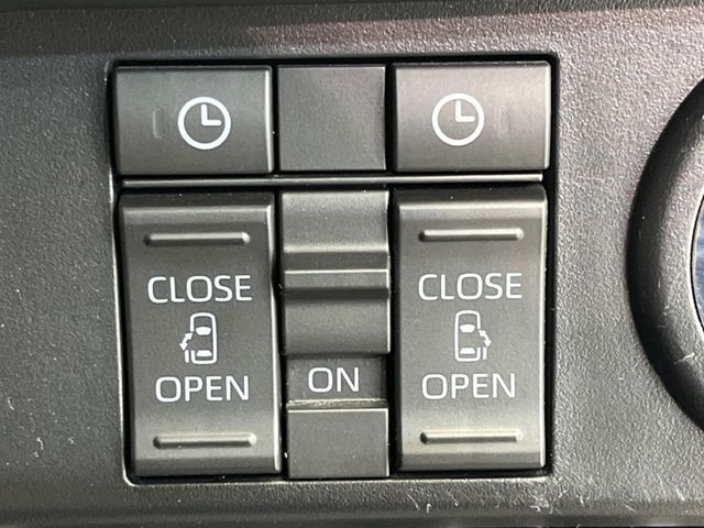 【両側パワースライドドア】スマートキーや運転席のスイッチで後席両側スライドドアの開閉が可能♪電動だから力を入れてドアを開ける必要が無く、小さなお子様でも簡単に開け閉めでき快適です♪