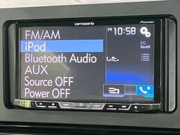 【ディスプレイオーディオ】お持ちのスマホやMP3プレイヤーとの無線接続で音楽再生が可能！コードで繋ぐわずらわしさも無く、手軽にお気に入りの音楽を楽しめます。