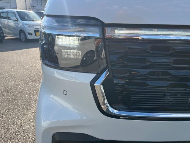 【シーケンシャルターンランプ付きLEDヘッドライト】人気の『流れるウィンカー』付きのLEDヘッドライトを装備♪高級感はもちろん、点灯時は存在感たっぷりで他車からも認識されやすく安心です。
