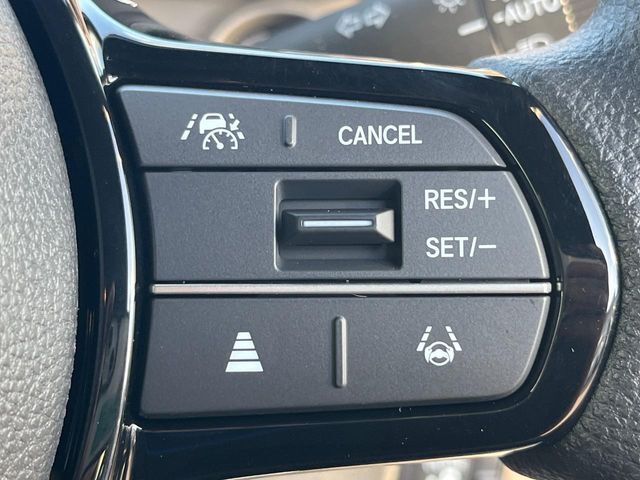 【アダプティブクルーズコントロール】高速道路での長距離走行が楽に！！自動で速度を保つクルーズコントロールが、衝突軽減システムと連携し、前方の車両を感知して車間を保つように速度調節してくれます！！