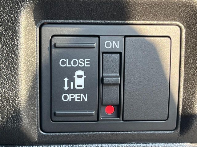 【パワースライドドア】スマートキーや運転席のスイッチでスライドドアの開閉が可能♪電動だから力を入れてドアを開ける必要が無く、小さいお子様でも、重い荷物を持っている時もラクに開け閉めできます♪