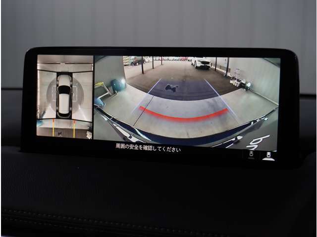 【360°ビュー・モニター】専用カメラにより上から見下ろしたような視点で360度クルマの周囲を確認することができます。駐車が苦手な方でも縦列駐車や幅寄せ時に活躍してくれます。